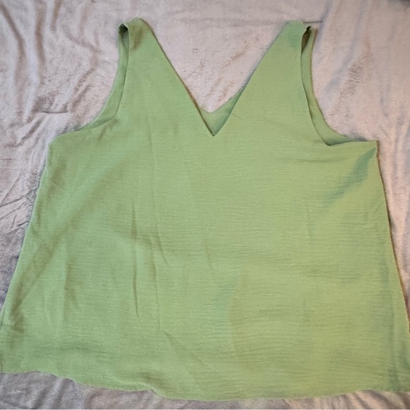 Reitmans Green Tank Top

#1049 - Picture 7 of 7